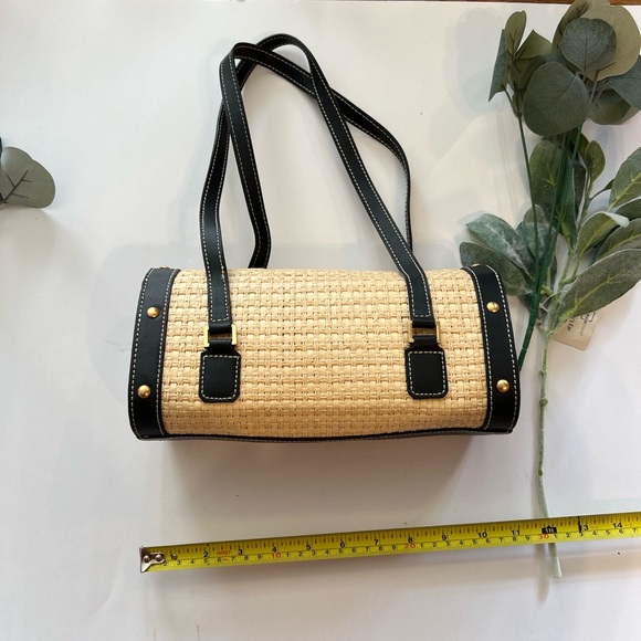 Chic Black and Tan Woven Shoulder Bag - Picture 3 of 12